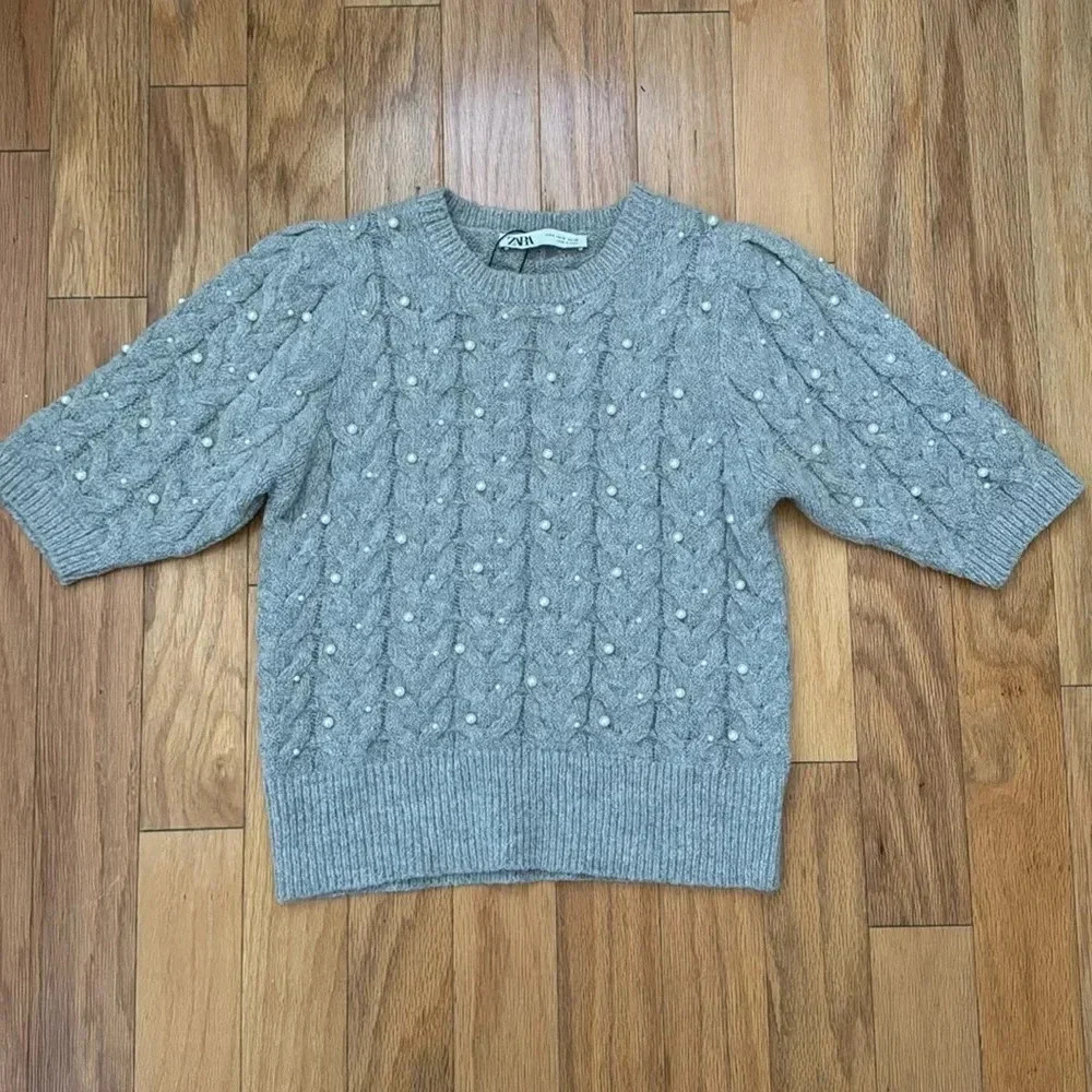 Zara | Gray Cable Knit Sweater | with pearl detail | size M